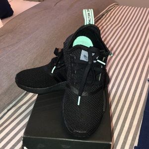 Women’s Adidas nmd R1